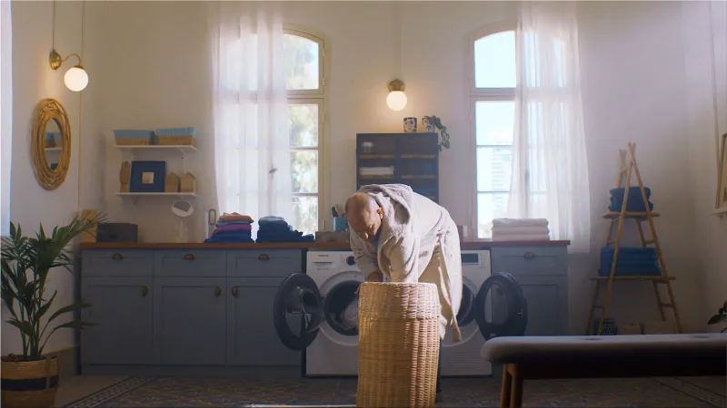 Samsung "The man who got to the bottom of the laundry basket"