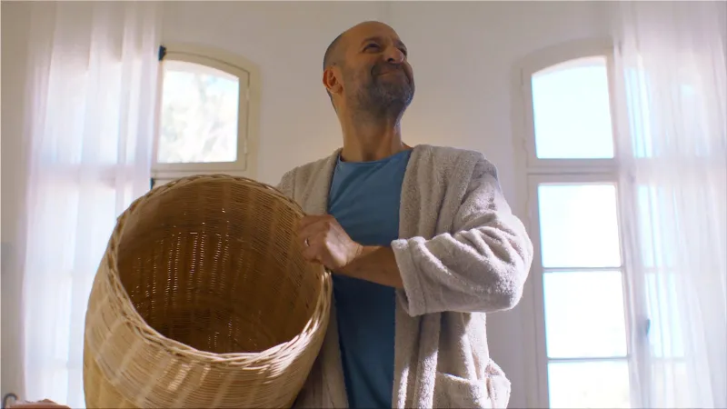 Samsung "The man who got to the bottom of the laundry basket"