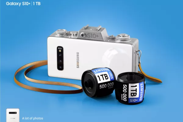 Samsung "Galaxy S10+ 1TB. A lot of photos."