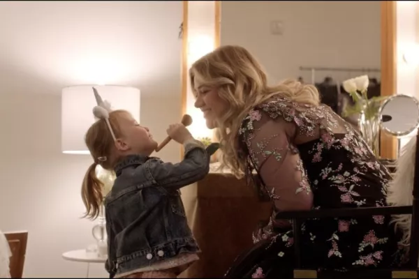 Kelly Clarkson - Broken & Beautiful Kelly Clarkson - Broken & Beautiful