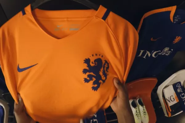 ING: "Proud sponsor of Dutch football" by JWT