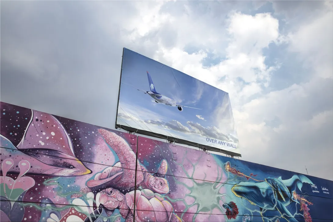 Aeromexico "Over any wall"