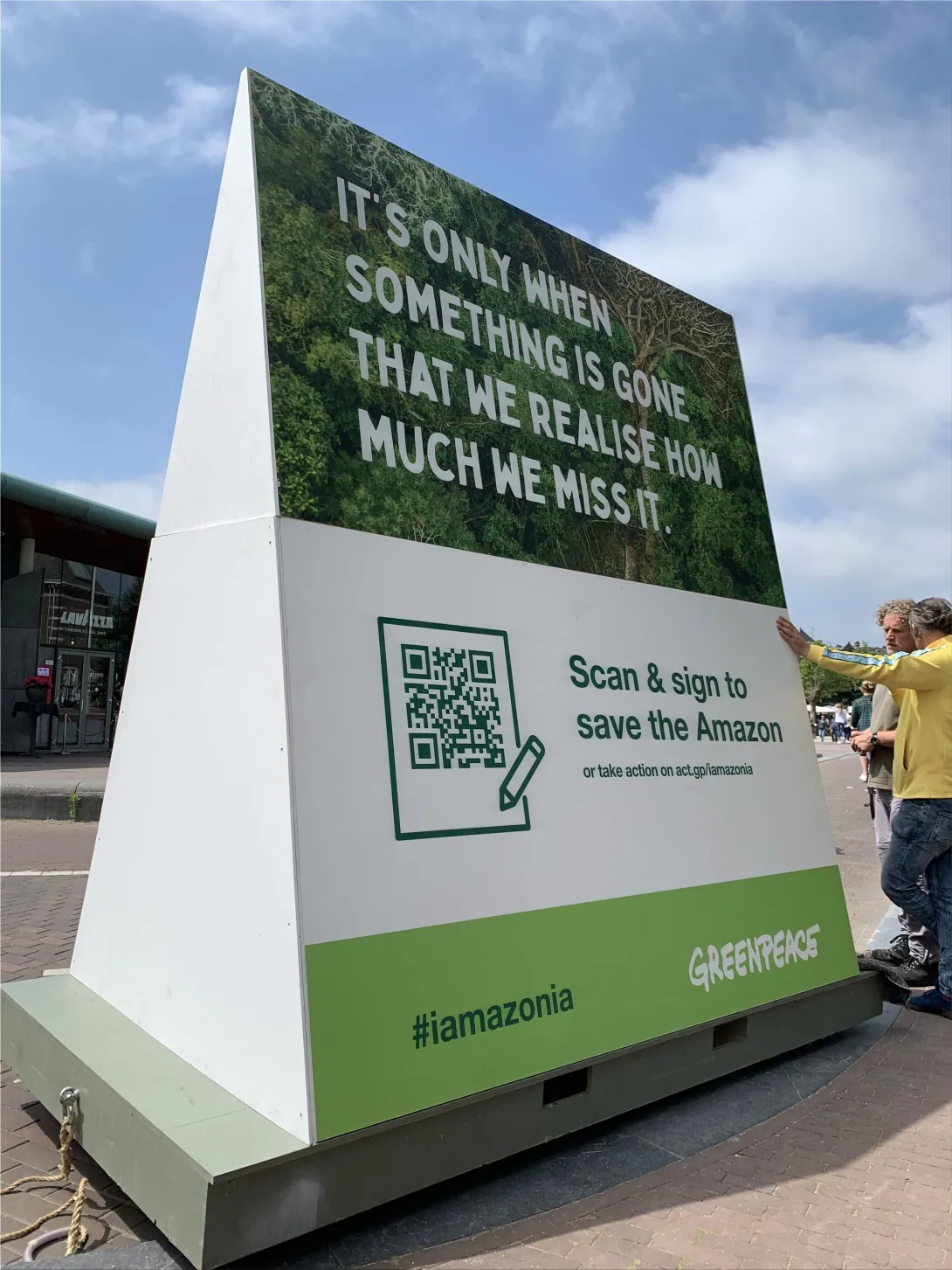 Greenpeace "iAmsterdam becomes iAmazonia"