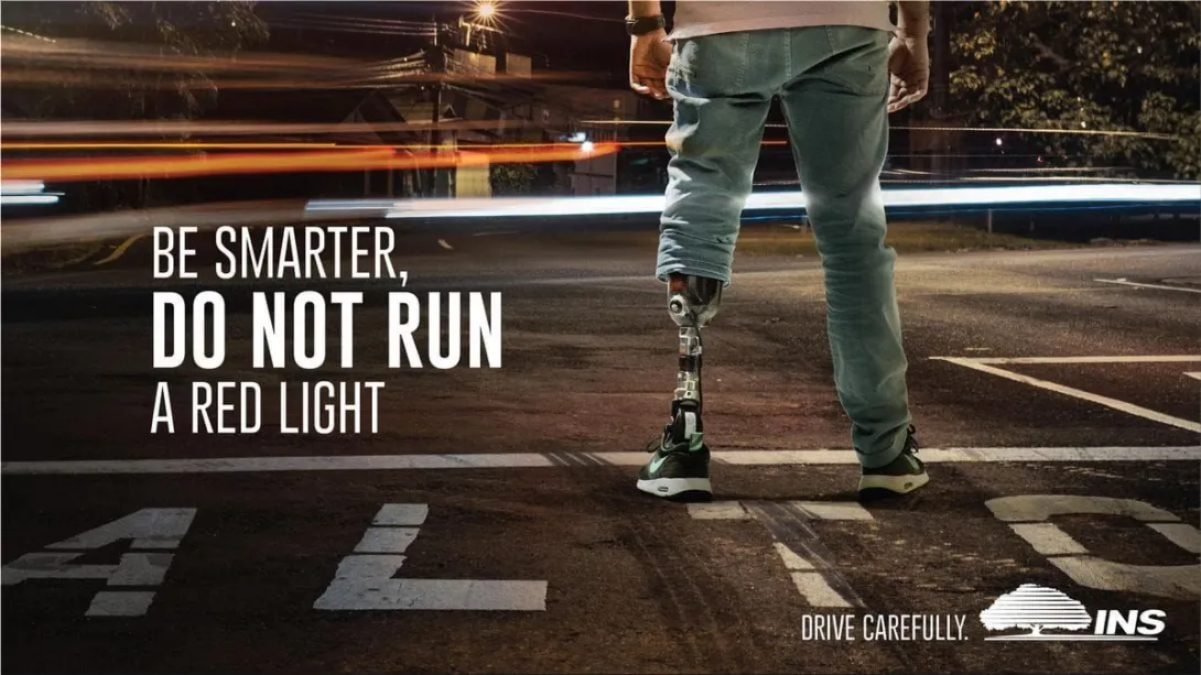 Instituto Nacional de Seguros: "Be smarter, do not run a red light" by Ogilvy